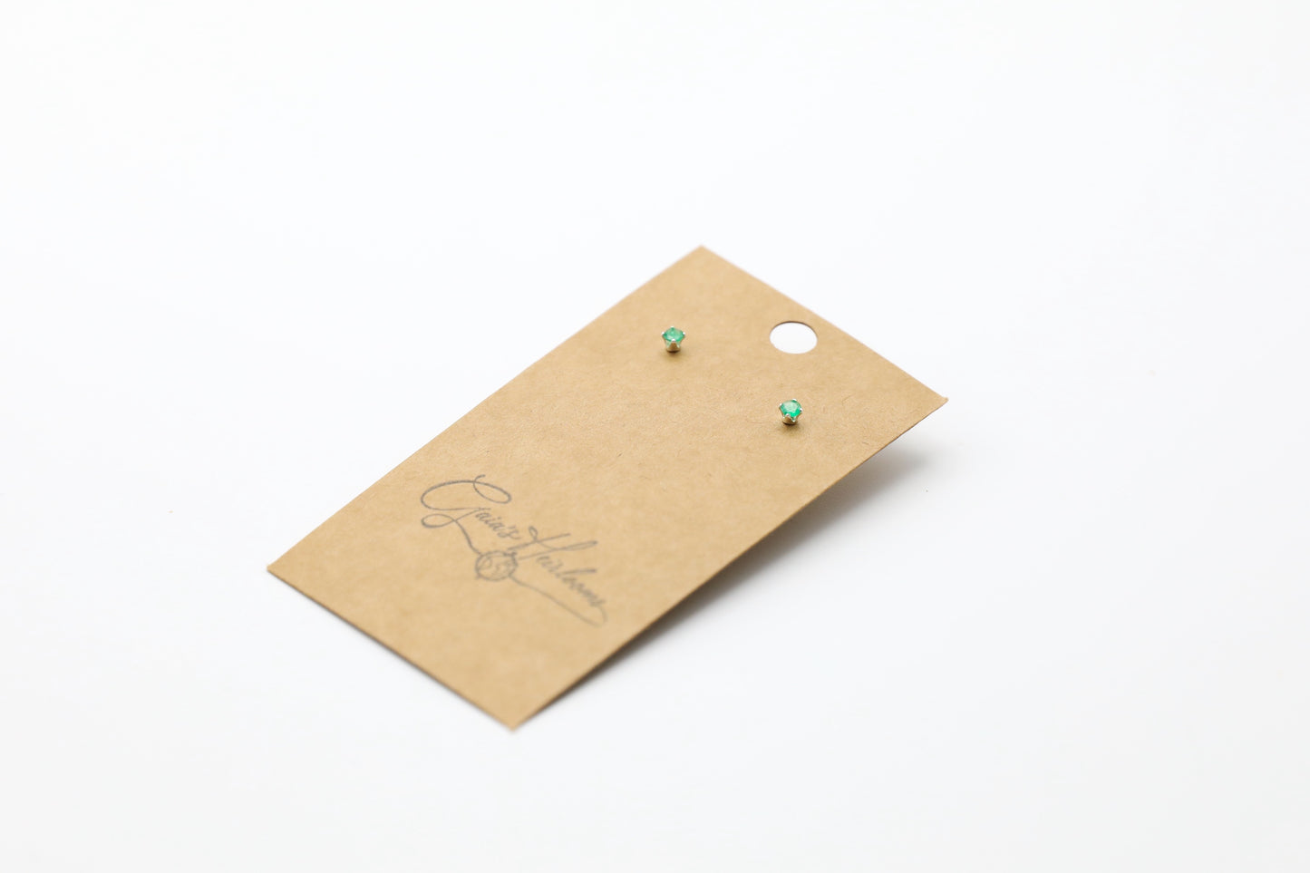 Pair of Emerald stud earrings in Sterling Silver.
Size: 3mm