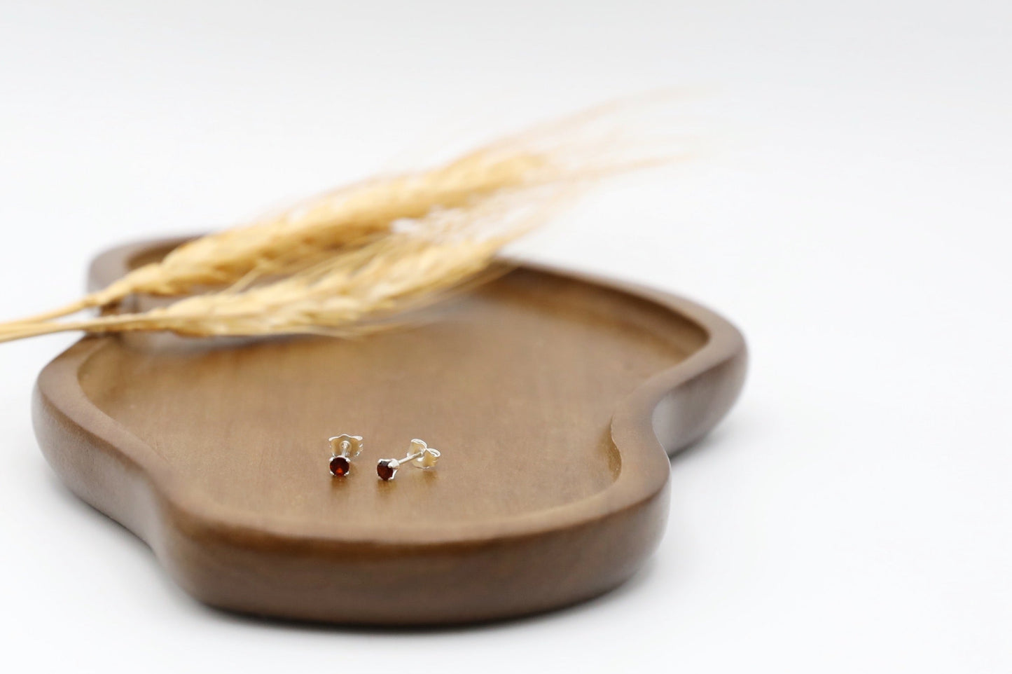 Pair of dainty Garnet stud earrings in Sterling Silver. Size: 3mm
